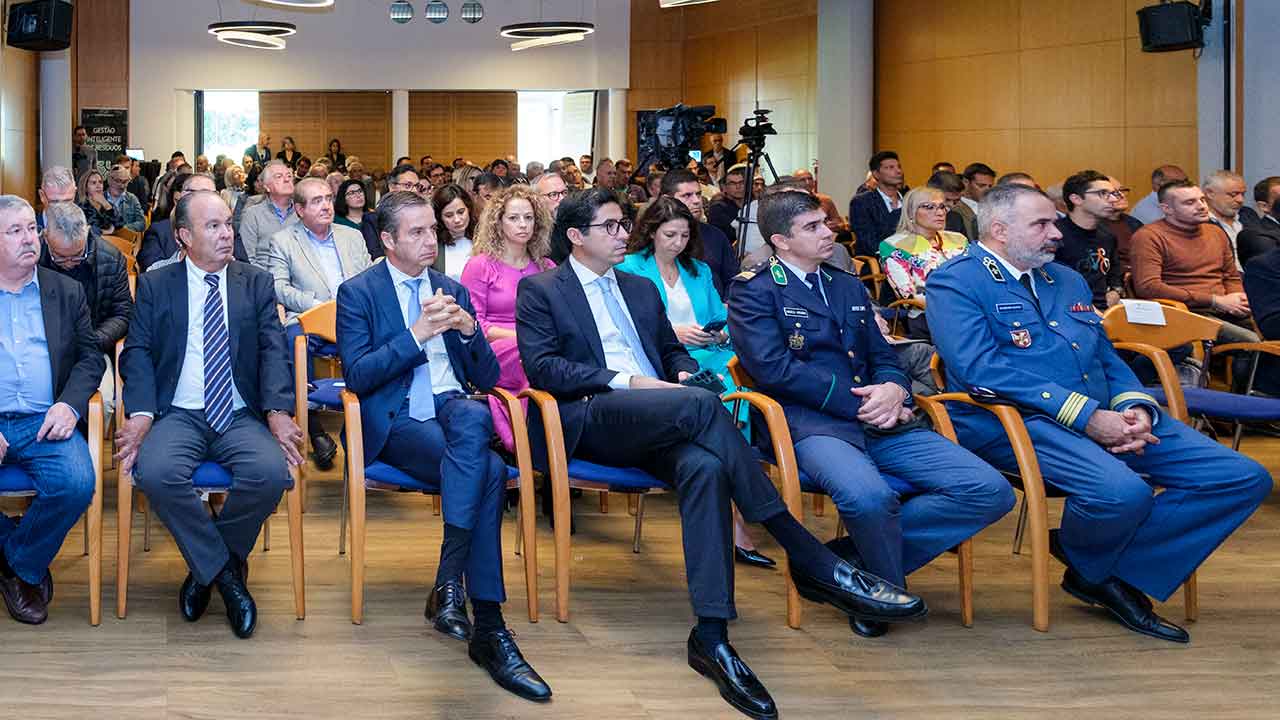 O livro «25 anos Infralobo» foi apresentado sob o lema «somos a mudança que queremos ver no mundo», na segunda-feira, dia 13 de novembro.