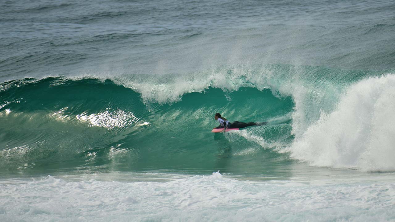 Joana Schenker sagrou-se vice-campeã na última prova, o que lhe valeu entrada no TOP5 do ranking mundial de bodyboard.