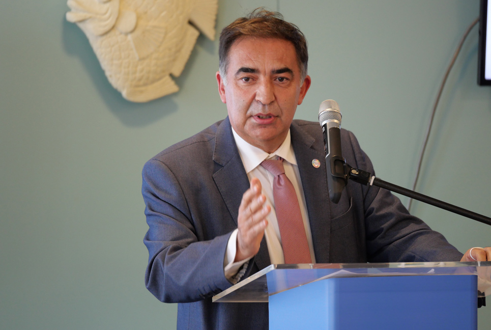 José Apolinário