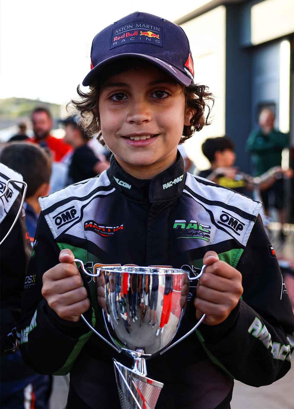 José Pedro Pinto, piloto algarvio de 10 anos, estreou-se na categoria X30 Mini no Campeonato de Portugal de Karting, onde se destacou.