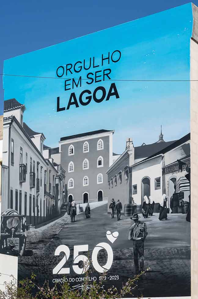 Lagoa tem, desde o início do ano, um mural no edifício do município, que assinala as comemorações dos 250 anos da criação do concelho.