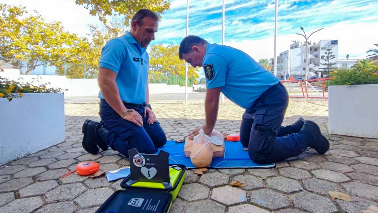 Município de Lagos implementa Programa Municipal de Desfibrilhação Automática Externa (PMDAE) com a instalação de 24 equipamentos.