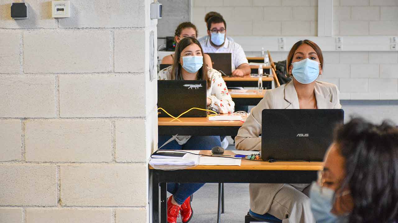 Linha COVID Lares já funciona a partir do Estádio Algarve, com uma duração prevista até dezembro de 2021. Ana Mendes Godinho inaugurou o serviço que surge de uma parceria entre o Algarve Biomedical Center (ABC) e a Santa Casa da Misericórdia de Lisboa.