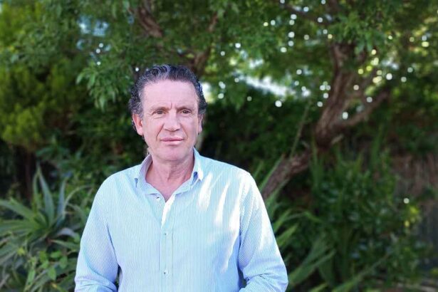 O escritor estoiense Luís Barriga apresenta o novo livro «Estoi – Ruínas de Milreu», com chancela da Arandis Editora.