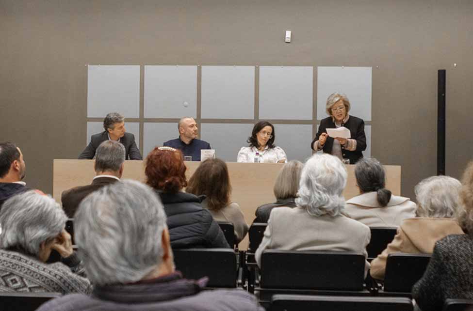 De 120 trabalhos recebidos, a novela «A Força das Sentenças», de Pedro Almeida Maia, venceu o Prémio Literário Manuel Teixeira Gomes.