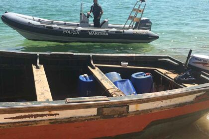 Comando-local da Polícia Marítima de Faro e a Guarda Nacional Republicana intercetaram hoje 28 migrantes marroquinos que chegaram à ilha Deserta, em Faro, a bordo de uma embarcação sobrelotada.