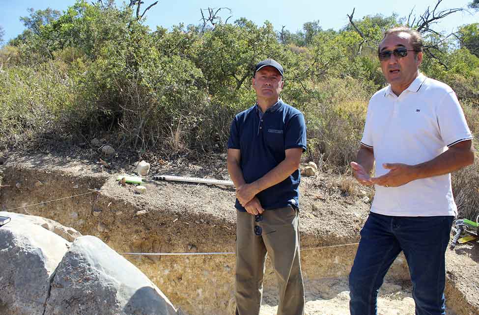 Menir descoberto no Monte do Trigo é de especial importância para o Sotavento, mas com interesse à escala regional.