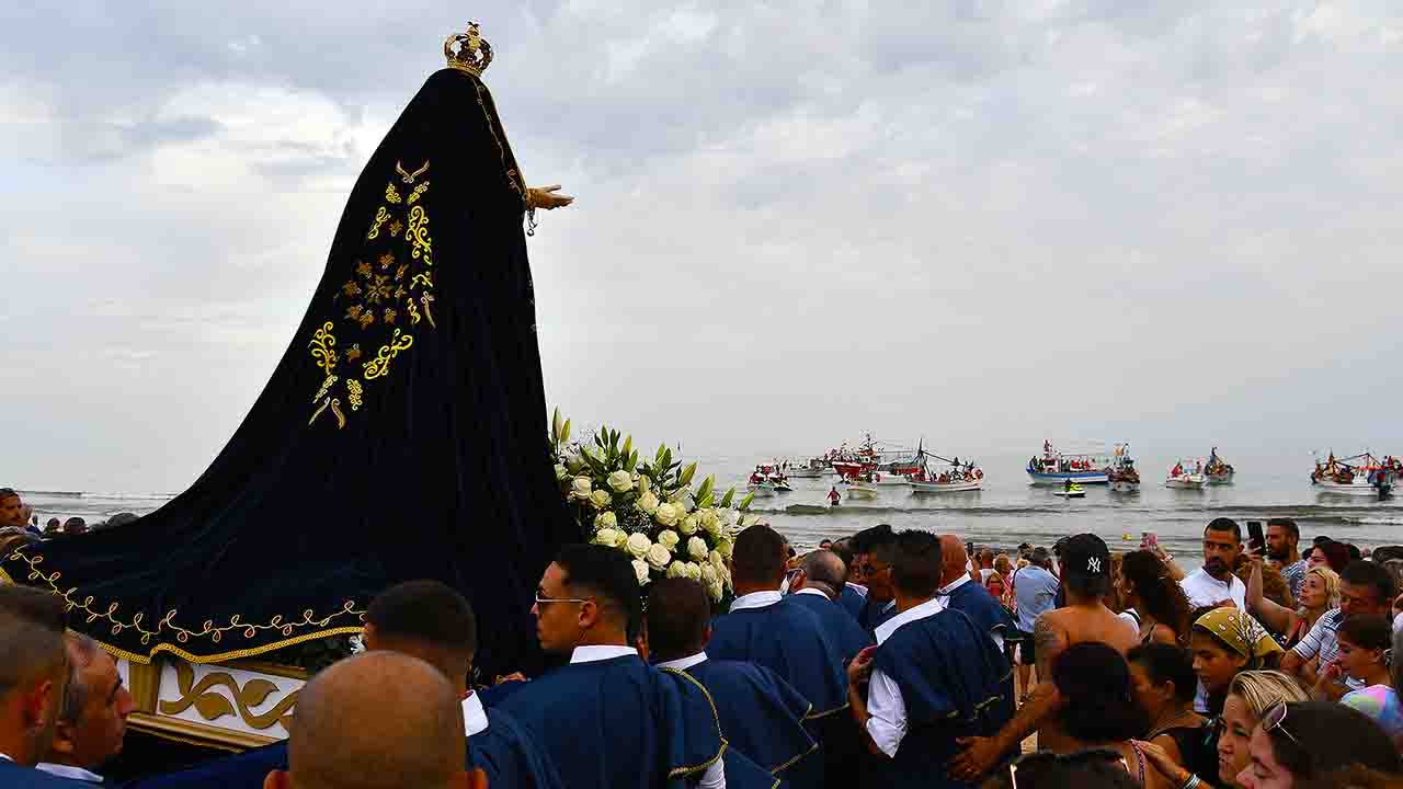 As Festas Tradicionais em Honra da Nossa Senhora das Dores em Monte Gordo trazem vários concertos, desporto e momento religiosos.