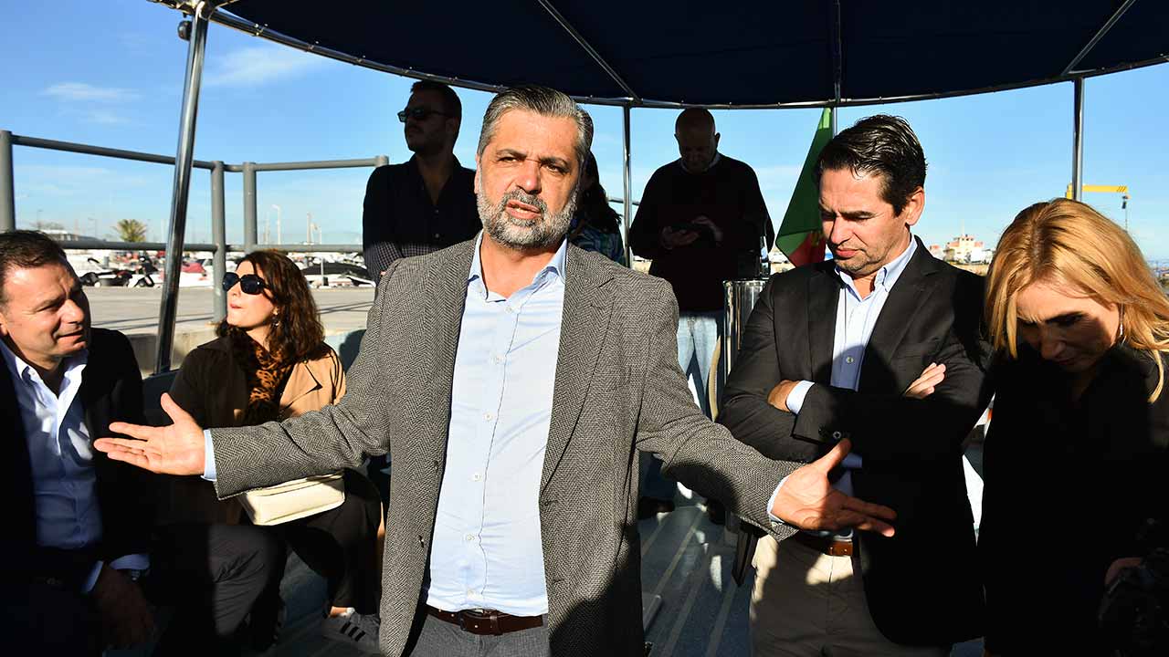 Luís Montenegro disse estar pronto para «pegar no leme da governação», durante uma visita à Ria Formosa, em Olhão.