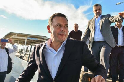 Luís Montenegro disse estar pronto para «pegar no leme da governação», durante uma visita à Ria Formosa, em Olhão.