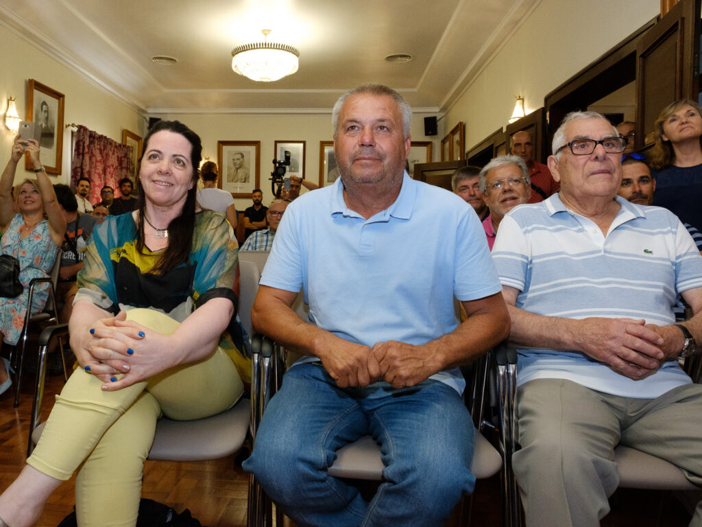 No Salão Nobre, estavam entre muitas outras pessoas, a mãe e o pai de João Rodrigues e Jorge Corvo, antigo ciclista tavirense que também teve uma carreira desportiva brilhante