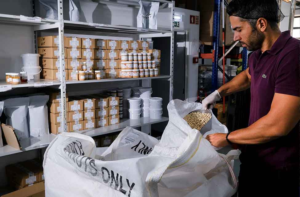 Com sede em Bela Salema, a «I´m Nat» nasceu para criar produtos proteicos, sem glúten, vegan, saudáveis e a partir de frutos secos.