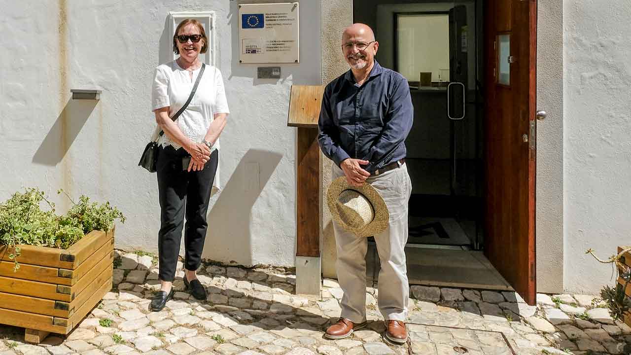 A embaixadora da Noruega em Portugal, Tove Bruvik Westberg, acompanhada pelo cônsul, Francisco Weinholtz, visitou esta terça-feira a aldeia de Alte.