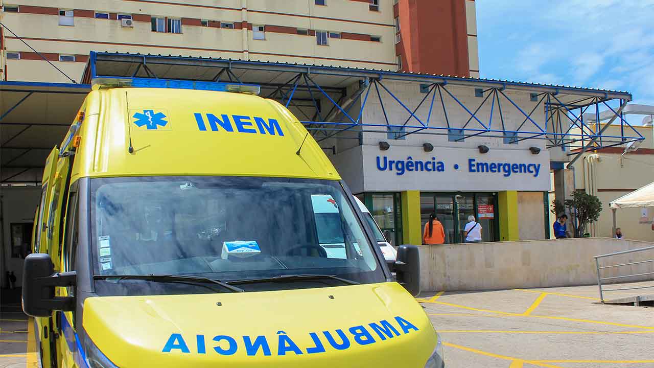A Polícia Judiciária (PJ), através da Diretoria do Sul, deteve um homem, agressor de uma mulher de 23 anos, em Olhão.