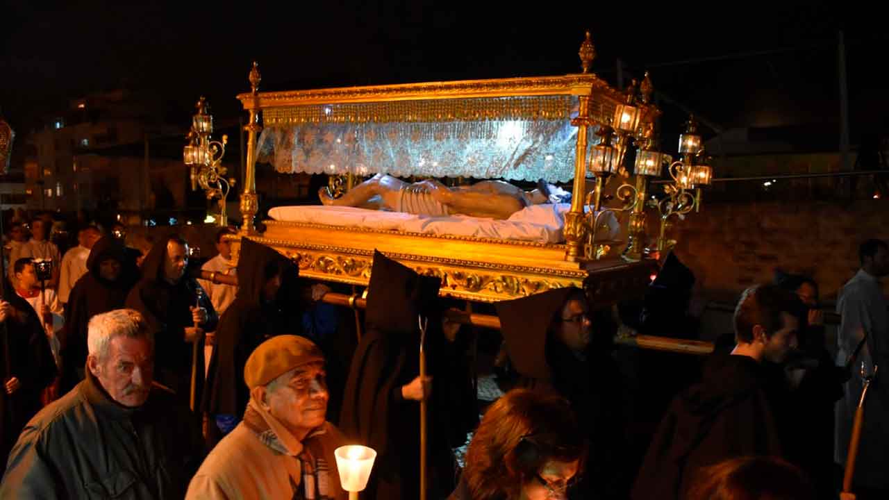 As Paróquias de Portimão contam com um programa litúrgico para a Semana Santa que inclui vigílias pascais, eucaristias, missas e procissões.