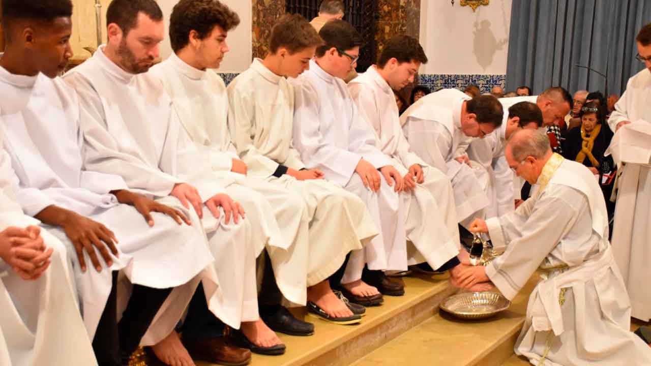 As Paróquias de Portimão contam com um programa litúrgico para a Semana Santa que inclui vigílias pascais, eucaristias, missas e procissões.