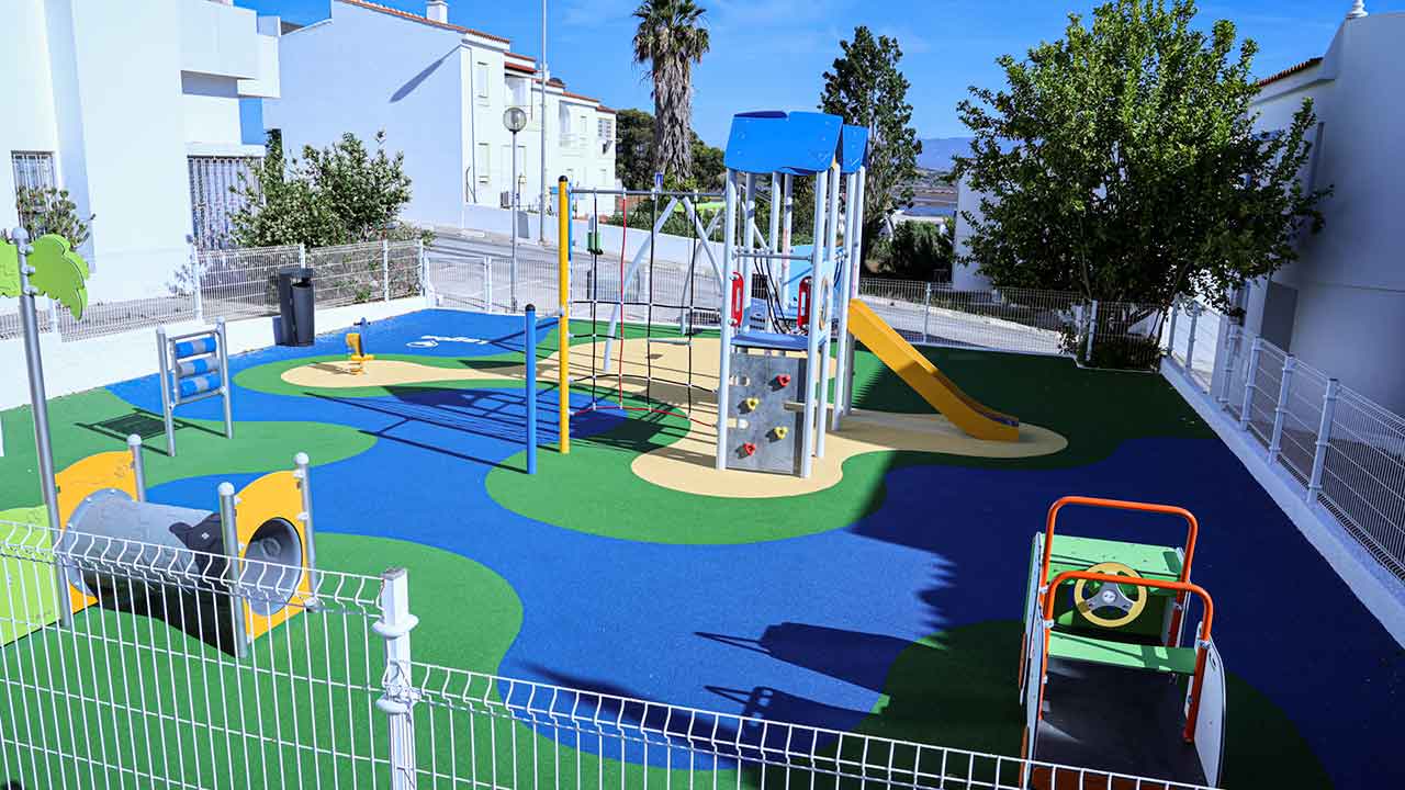 O Parque Infantil do Pateiro, no Parchal, já se encontra requalificado, depois de um investimento autárquico de cerca de 72 mil euros.