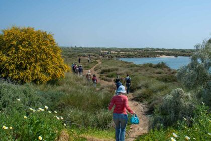 Passeios pedestres de interpretação da paisagem «Passos Contados» regressam a Cacela e a Vila Real de Santo (VRSA).