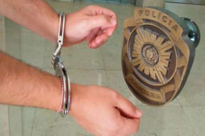A Polícia Judiciária acaba de deter um jovem casal suspeitos do crime de homicídio que ocorreu na madrugada do passado domingo, em Albufeira, a uma adolescente.