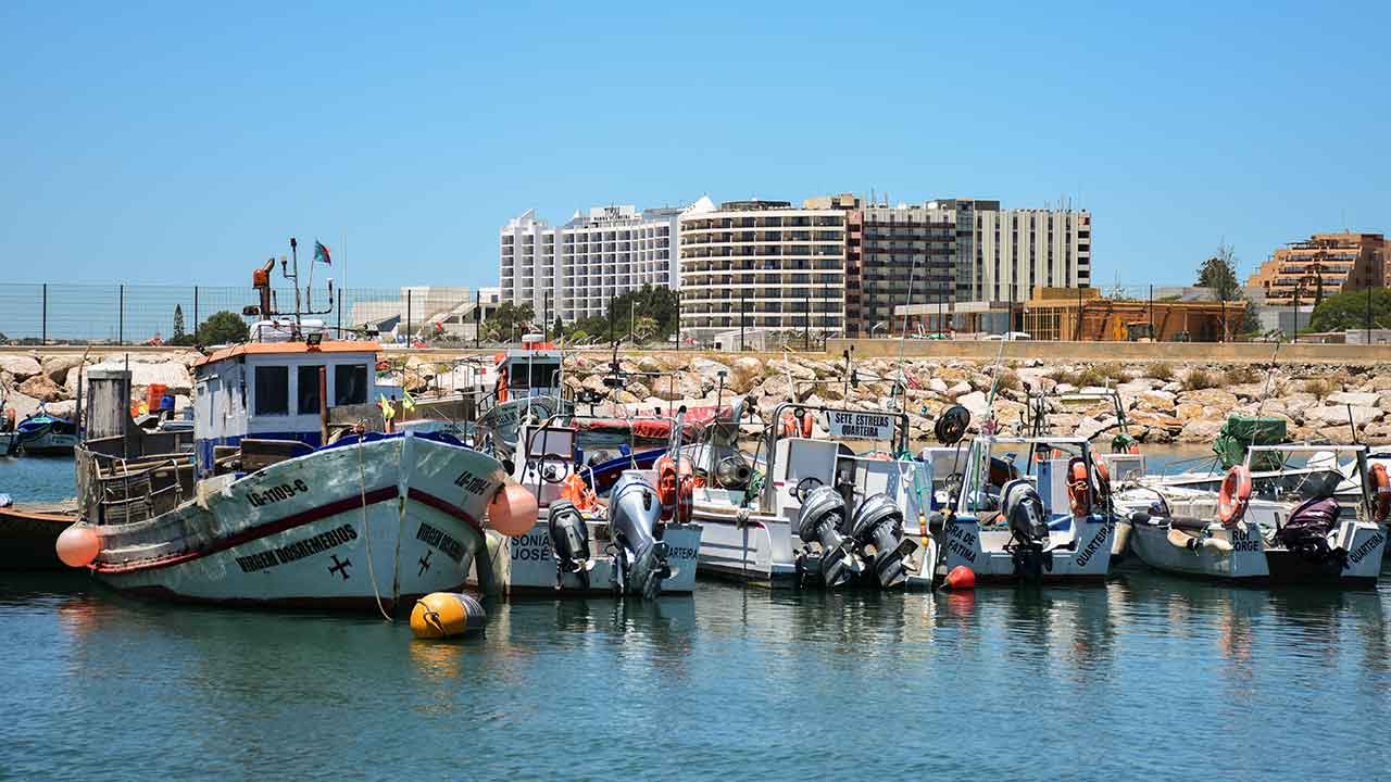Docapesca lança um concurso para a reabilitação da rampa varadouro do Porto de Pesca da Quarteira.