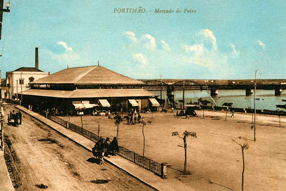 Antigos postais vão contar a história de Portimão entre 1900 e 1925, através de uma exposição ao ar livre, na Praça Manuel Teixeira Gomes.
