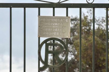 Para o Bloco de Esquerda (BE) o projeto da Quinta da Rocha, na Ria de Alvor, não pode prosseguir. Partido acusa as entidades oficiais, ICNF e a CCDR Algarve de «ignorarem» as áreas que se encontram à sua responsabilidade.