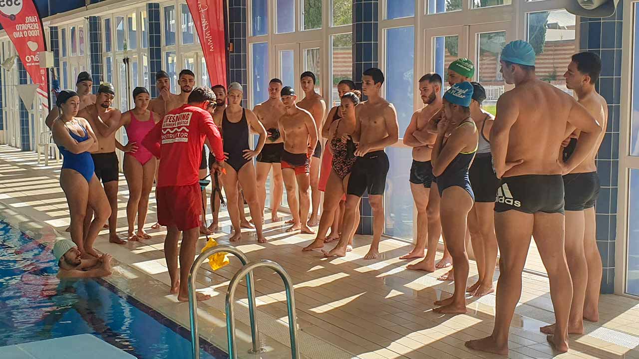 Red Seagull reinicia Formações de Segurança Aquática em Piscina com Estudantes da Universidade do Algarve (UAlg).