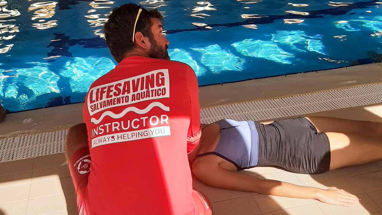 Red Seagull reinicia Formações de Segurança Aquática em Piscina com Estudantes da Universidade do Algarve (UAlg).