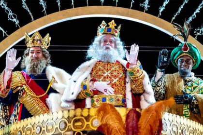 Reis Magos de Ayamonte recriam tradição em Vila Real de Santo António durante o dia de amanhã, com iniciativas para o público e escolas.