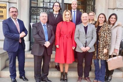 A Secretária de Estado da Valorização do Interior, Isabel Ferreira, reuniu-se com o diretor do Agrupamento Europeu de Cooperação Territorial - Eurocidade do Guadiana, Luís Romão, e com a equipa técnica do projeto EuroGuadiana 2020 e manifestou o seu apoio a este modelo de cooperação transfronteiriça que procura assegurar a coesão territorial dos territórios dos municípios de Vila Real de Santo António, Castro Marim e Ayamonte.