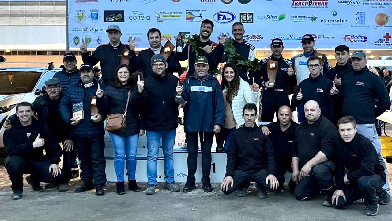 A dupla Rui Rijo e Miguel Luz venceu o Rally de Tavira ao volante do Mitsubishi Lancer EVO VIII MR, depois de ultrapassarem o primeiro classificado já na reta final.