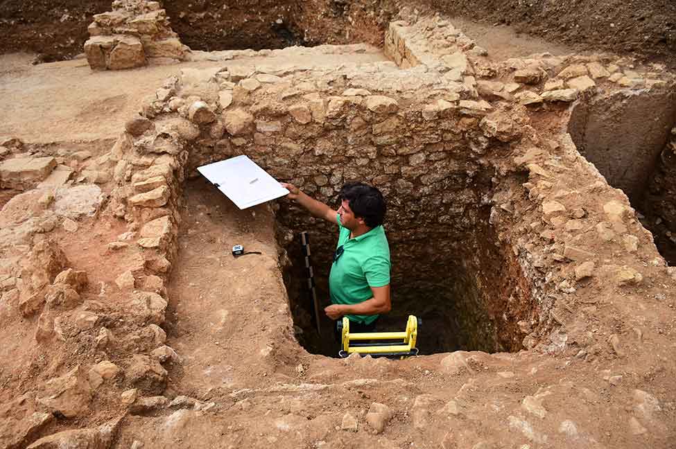 Salga Romana esteve soterrada desde finais dos séculos IV a V, à época numa zona ribeirinha junto à Ria Formosa, que se manteve à margem do principal núcleo urbano de Faro, durante séculos.