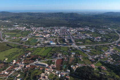 São Brás de Alportel acaba de aprovar o novo Orçamento com foco na Habitação, Eficiência Hídrica e Energética, Cultura e Desporto.