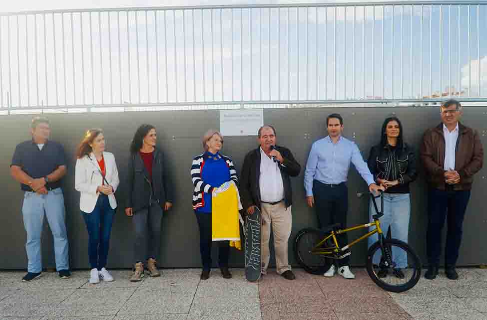 O Parque Vale de Faro, em Albufeira, conta agora com um novo espaço para os praticantes de desportos extremos, como o skate.