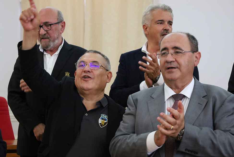 Com a recente subida do Sporting Clube Farense à I Liga, a autarquia de Faro homenageou os atletas, a equipa técnica e os dirigentes.