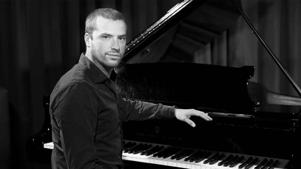 Susana Travassos homenageia o pai em dois concertos, ao lado do pianista alemão Simon Seidl, num repertório escolhido em especial para a ocasião.