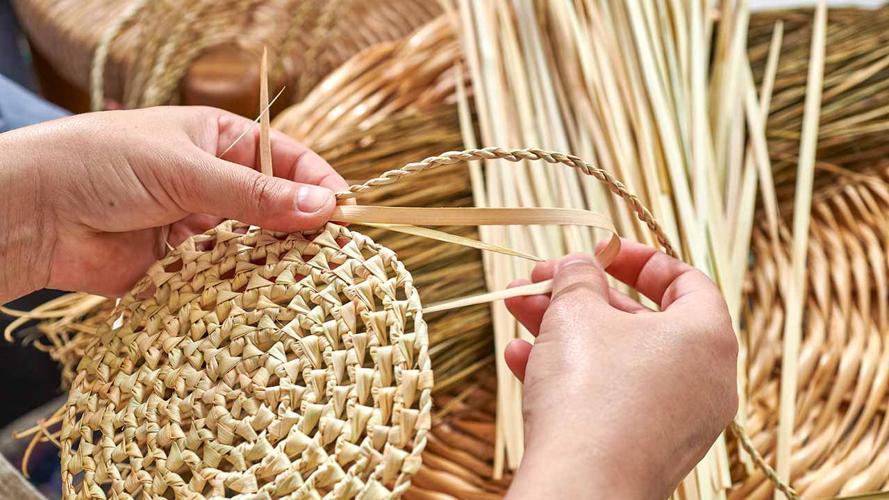 O catálogo «Turismo Criativo no Algarve» está disponível para convidar os visitantes a pôr as mãos na massa no Algarve de forma artística.