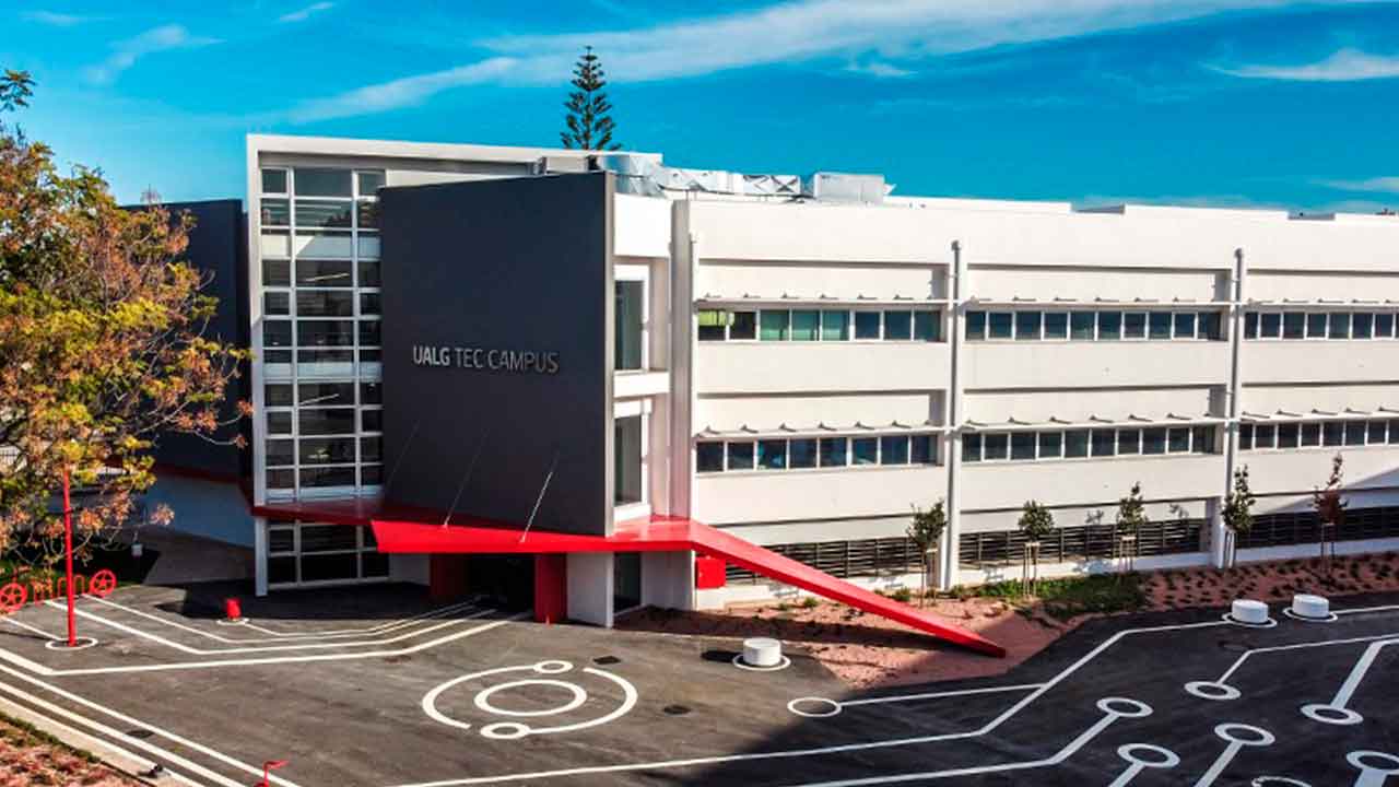 O UAlg Tec Campus, um ano depois de ser inaugurado, já se mostra «fundamental para o desenvolvimento económico e tecnológico do Algarve».