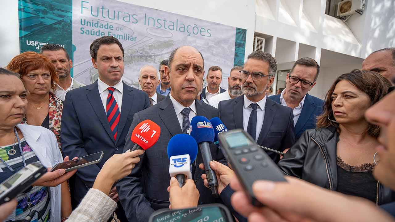 O ministro da Saúde, Manuel Pizarro, visitou na manhã de ontem, a nova Unidade de Saúde Familiar (USF) Lendas d’Olhão.