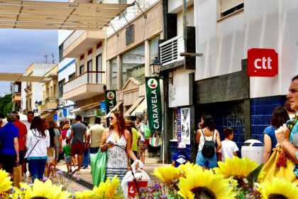 A Associação de Empresários do Concelho de Vila Real de Santo António (AECV) vai desenvolver o evento «White Sunday - Domingo Stock Out».