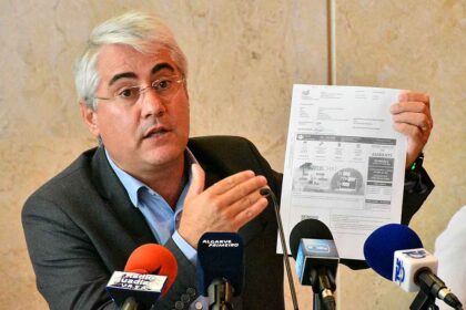 Álvaro Araújo apresentou um levantamento às contas do município de Vila Real de Santo António (VRSA).  No balanço do primeiro ano de mandato, revelou que tudo será entregue ao Ministério Público. Agora, a prioridade é ver o Plano de Apoio Municipal (PAM) aprovado.