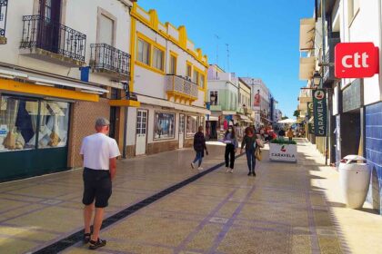 A Câmara Municipal de Vila Real de Santo António (VRSA) vai fazer um levantamento de toda a ocupação existente na zona pedonal.
