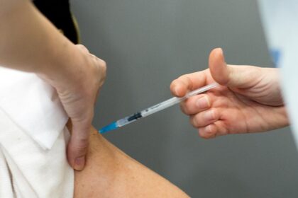 Numa altura em que, em todo o mundo, as esperanças no combate à pandemia da COVID-19 se focam na vacina, o programa de vacinação no concelho de Loulé encontra-se numa fase bastante avançada.