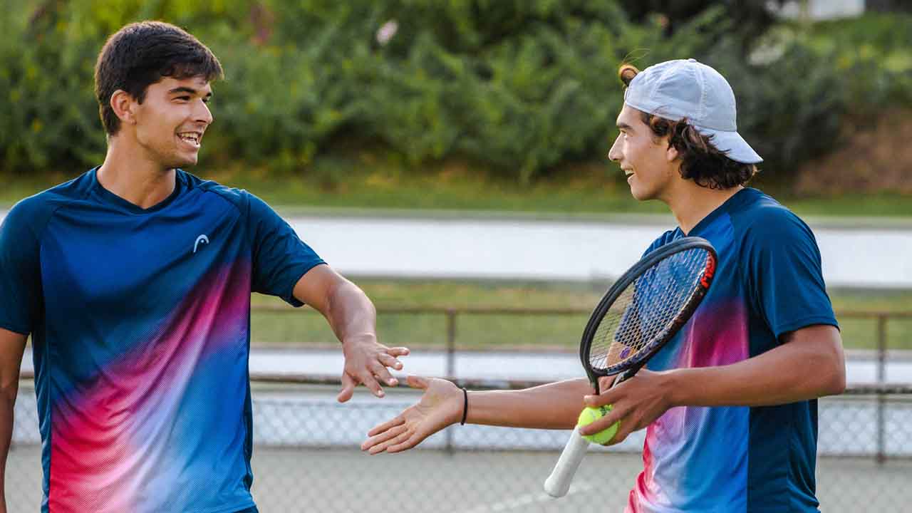 Henrique Rocha está nas meias-finais de singulares do Vale do Lobo Open I e na final de pares com o irmão.