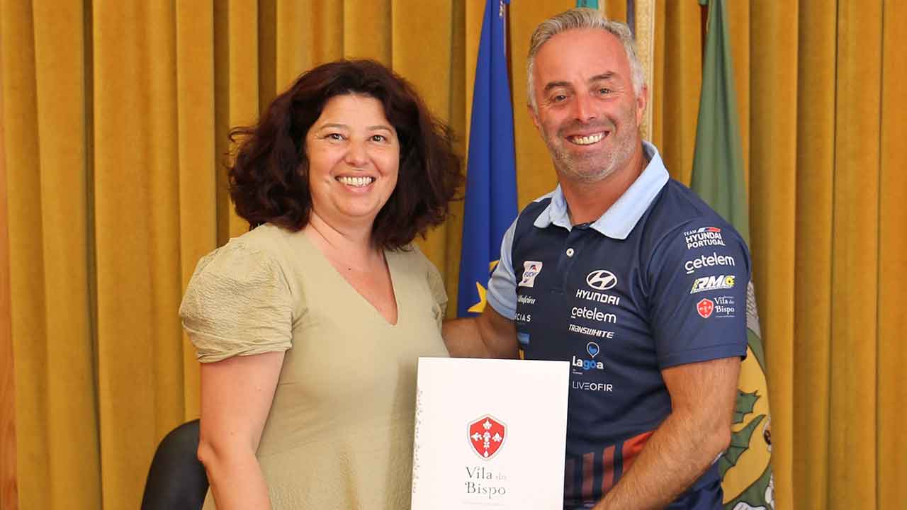 O município de Vila do Bispo volta a apoiar financeiramente a bodyboarder Joana Schenker e o piloto Ricardo Teodósio, para a próxima época.