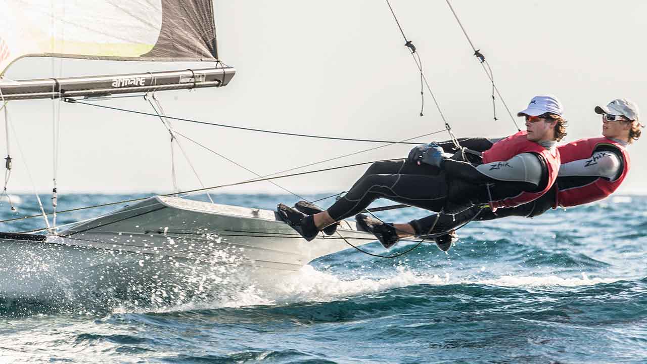 O centro de estágios Vilamoura Sailing atingiu a capacidade máxima com a presença de cerca 400 velejadores de classes olímpicas.