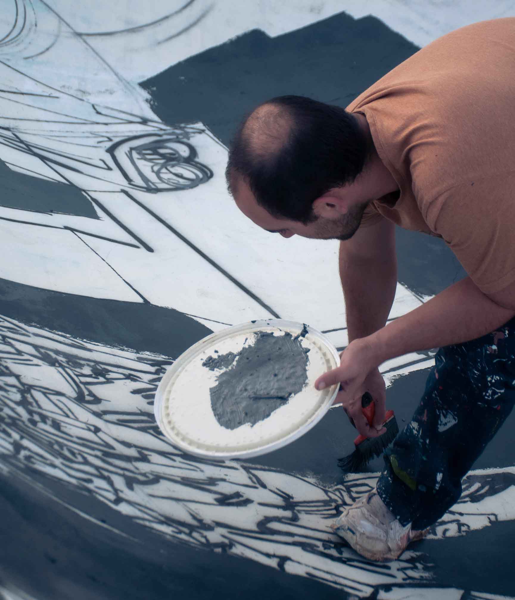 Skaters da WallRide e artistas urbanos locais uniram esforços no skatepark de Faro para a primeira fase de reabilitação daquele equipamento público.