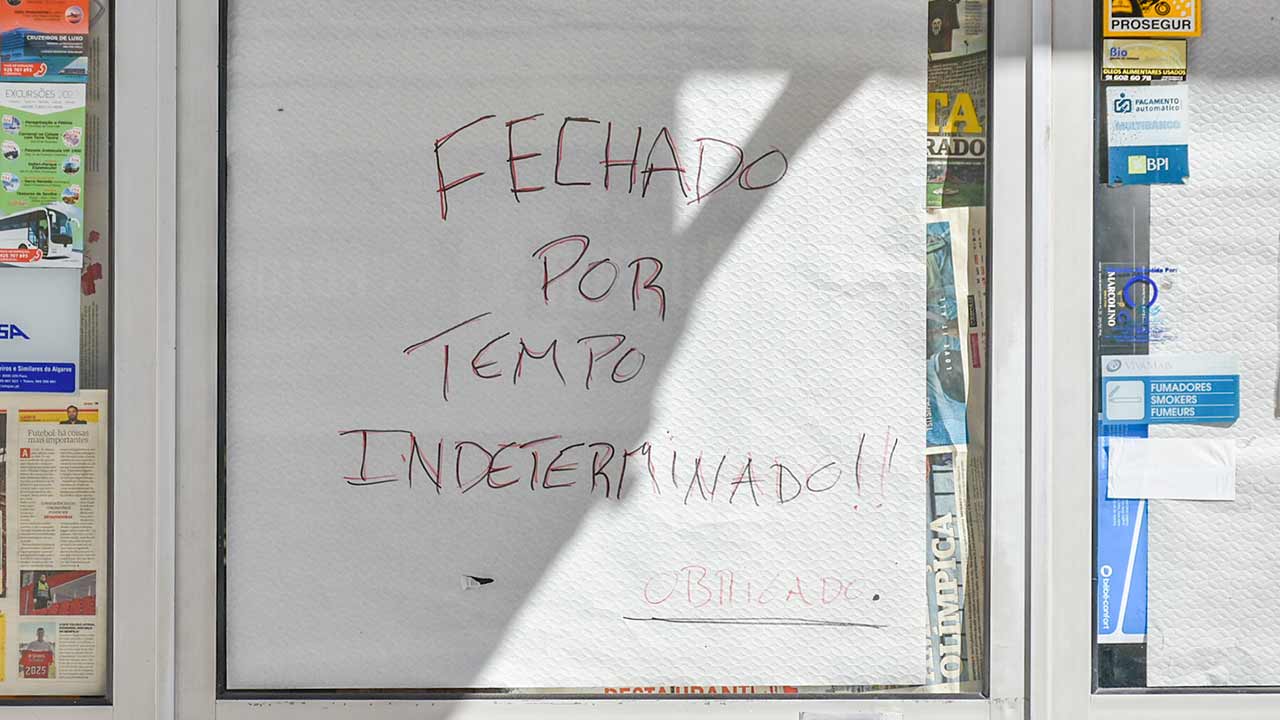 Apesar de «bem intencionadas», as medidas que o governo lançou para minorar os efeitos da pandemia, «não resolvem os problemas urgentes e imediatos que as empresas estão atualmente a enfrentar», considera a Associação do Comércio e Serviços da Região do Algarve (ACRAL) em comunicado enviado hoje, quinta-feira, dia 22 de abril, às redações.