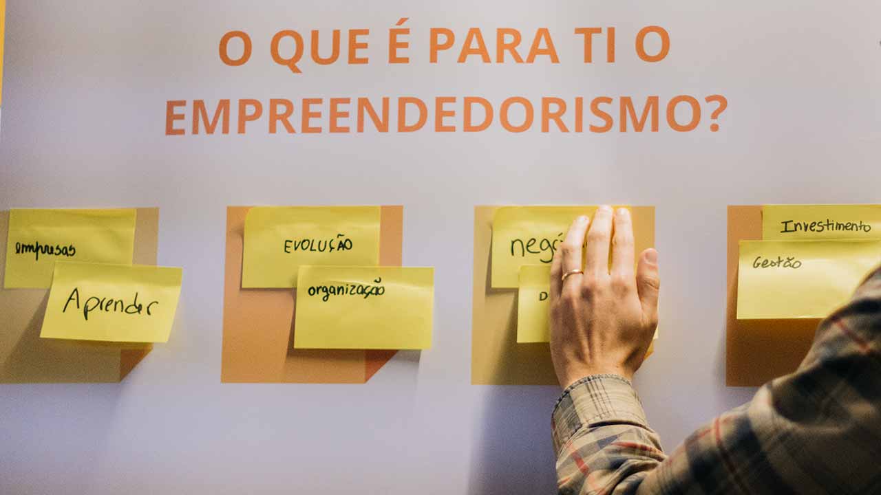Programa de empreendedorismo e literacia financeira da Associação Nacional de Jovens Empresários (ANJE) e do Instituto Português do Desporto e Juventude (IPDJ) já arrancou e ambiciona atingir 300 mil jovens.