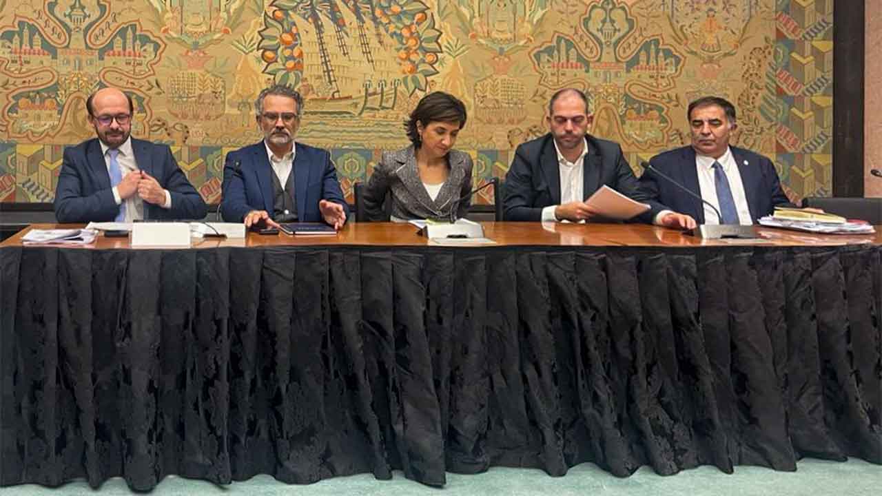 A comissão que acompanha os efeitos da seca reuniu-se hoje em Faro. Governo decidiu impor 25 por cento de cortes de água para a agricultura no Algarve.